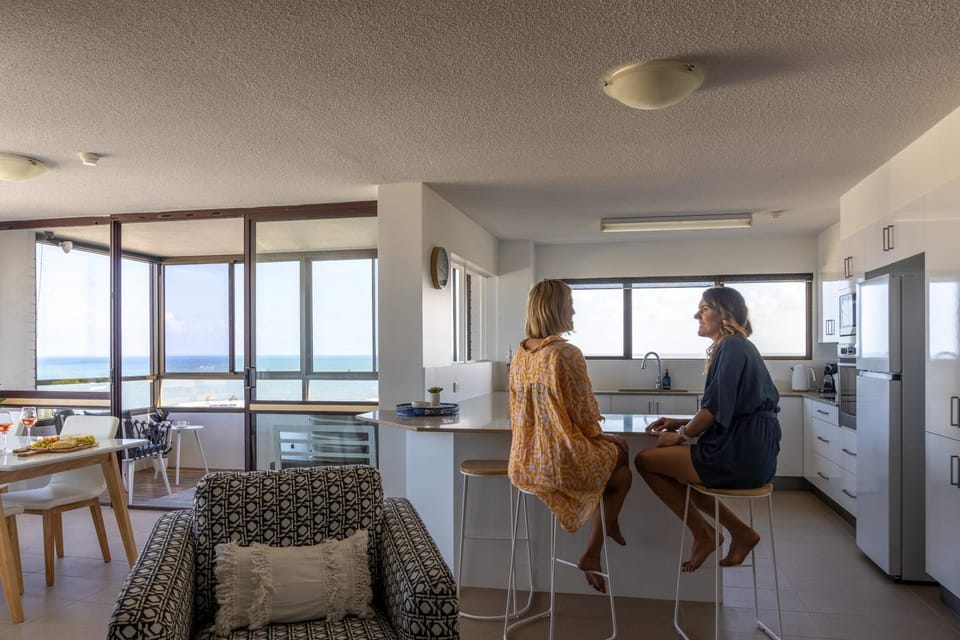 View (from property/room), Kitchen or kitchenette, Living room, Seating area, Dining area, Sea view, group of guests