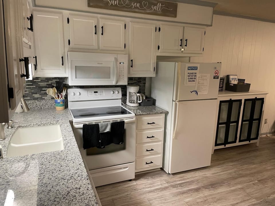 Perfect Location at the Beach! 1st floor Unit ! Apartment in South Carolina