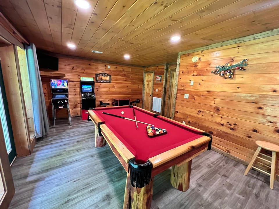 Billiard, Game Room