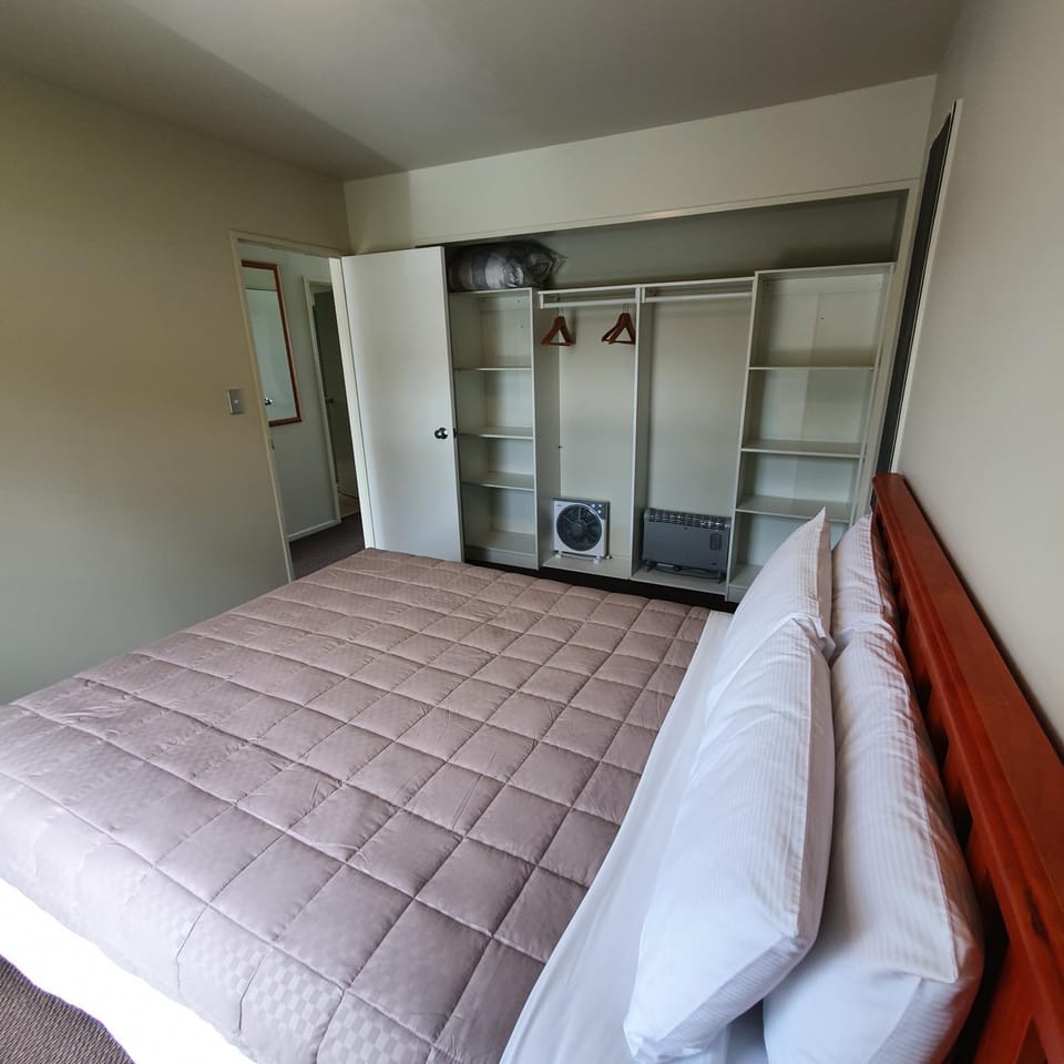 Kuituna on the Canal Villa, 3 bedrooms House in Rotorua