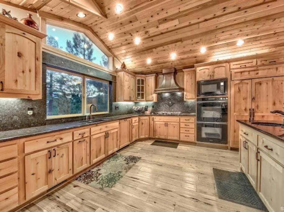 Tahoe Alpine Lodge House in Sierra Nevada