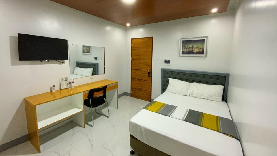 Photo of the whole room, Bedroom