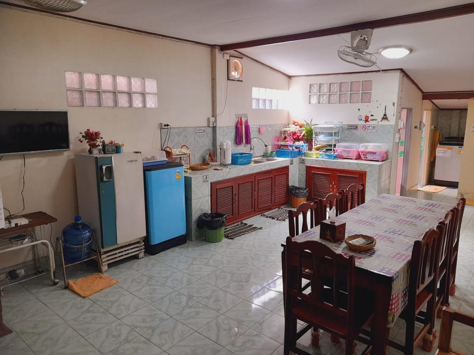 โฮมสเตย์ยายสฤษดิ์ (ซอย 17 ล่าง) Campground/ 
RV Resort in Vientiane Province, Laos