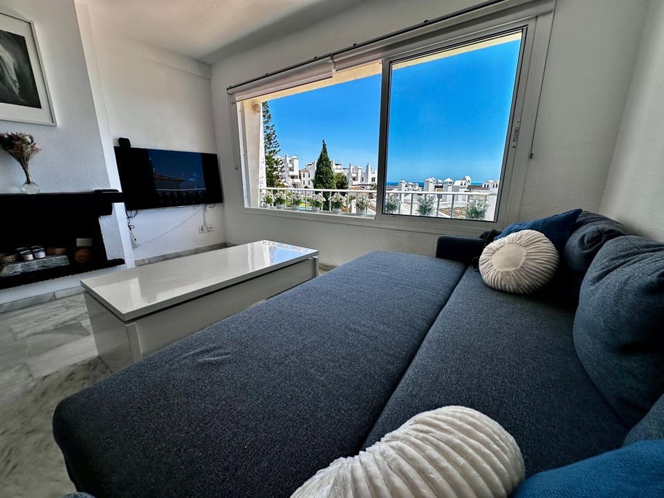 UrbanChicMalaga Sea View All Year Pool 10m from Beach and Shops in Torremuelle Apartment in Benalmadena