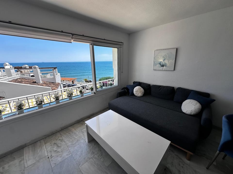 UrbanChicMalaga Sea View All Year Pool 10m from Beach and Shops in Torremuelle Apartment in Benalmadena