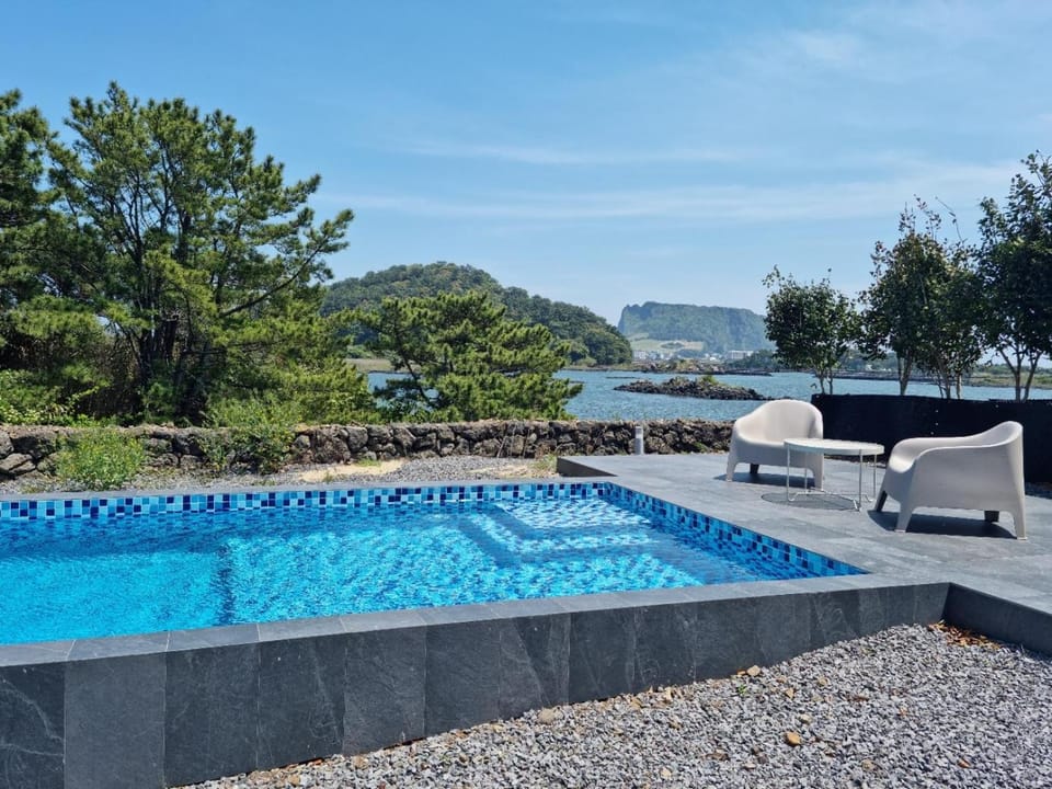 Pool view, Swimming pool
