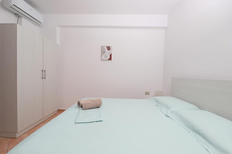 Bed, Photo of the whole room, Bedroom, towels, wardrobe, air conditioner