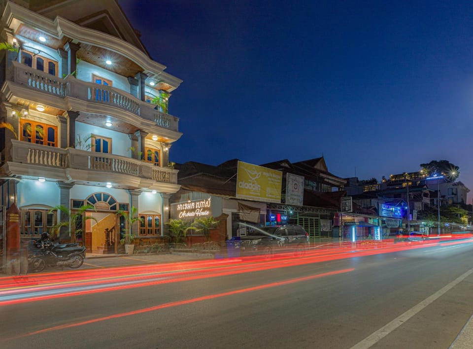 Property building, Night, Property logo or sign, Neighbourhood, Activities, City view, Street view, Time of day, Location, Parking