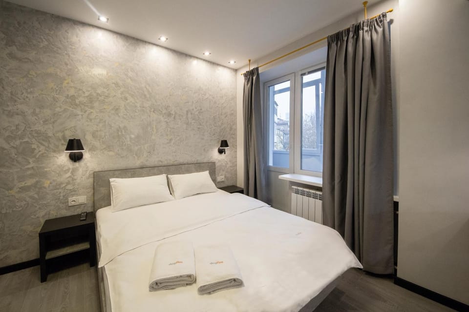 Bed, Bedroom, towels