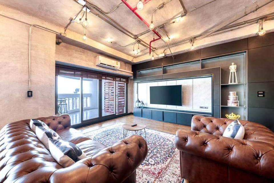 Central Bangkok Loft Style Skyline 100 sq.m. Apt Apartment in Bangkok