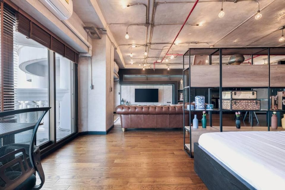 Central Bangkok Loft Style Skyline 100 sq.m. Apt Apartment in Bangkok