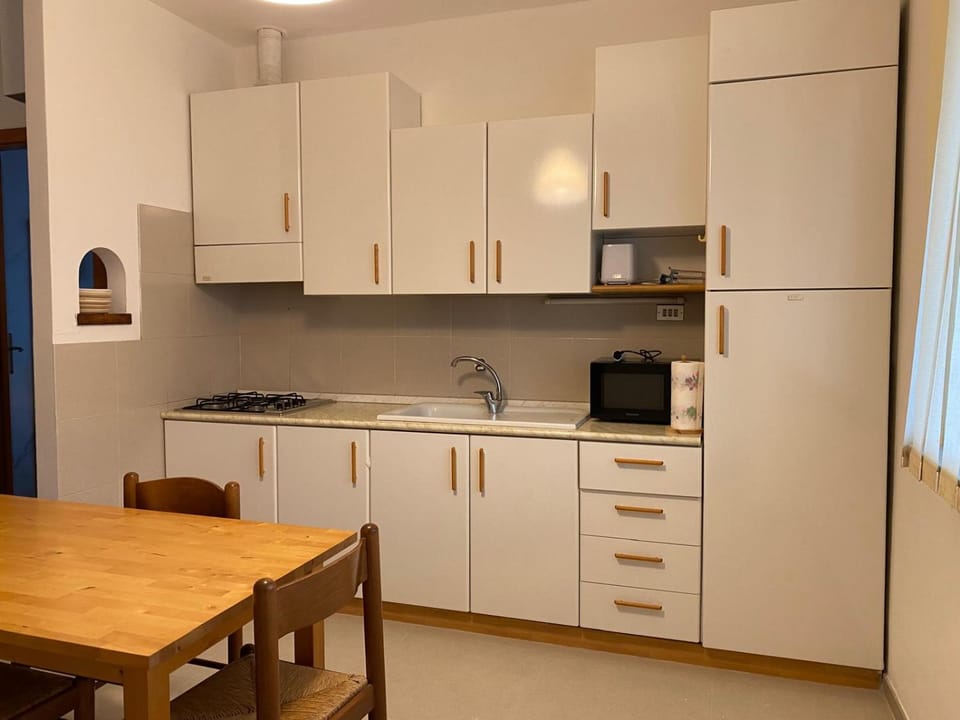 Kitchen or kitchenette, Living room, Dining area, kitchen