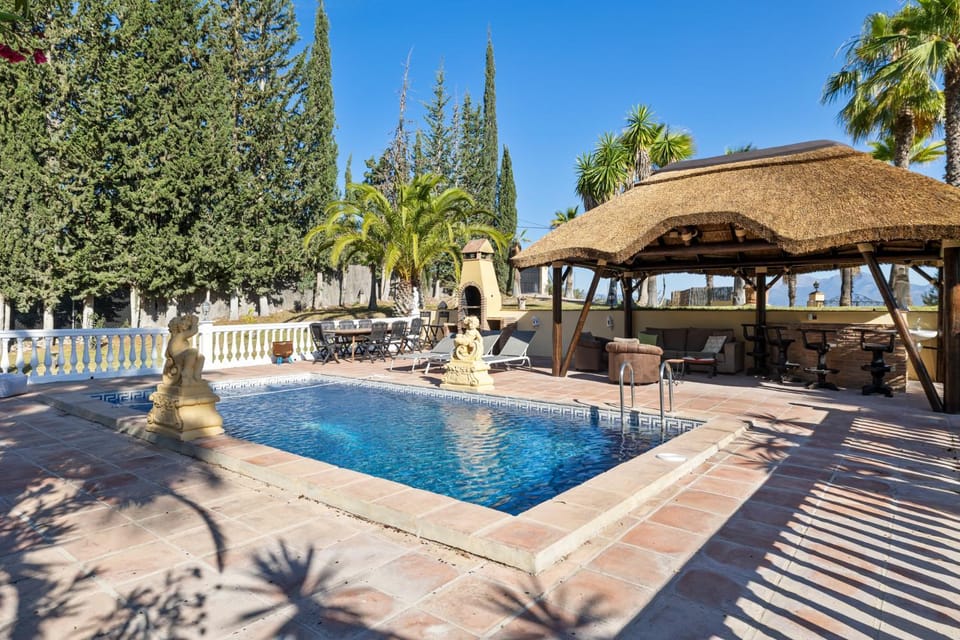 Patio, Garden, Swimming pool, Swimming pool, sunbed