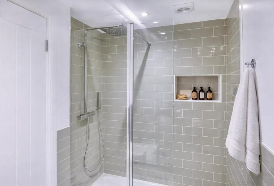 Shower, Bathroom, towels