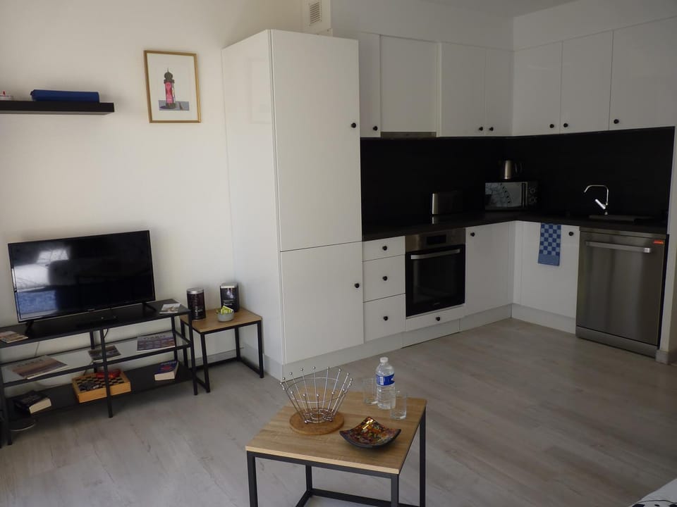 Living room, kitchen