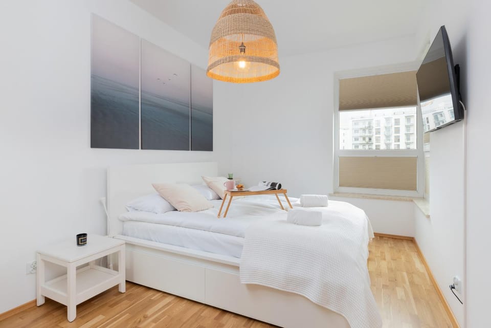 Bed, TV and multimedia, Photo of the whole room, Bedroom, towels