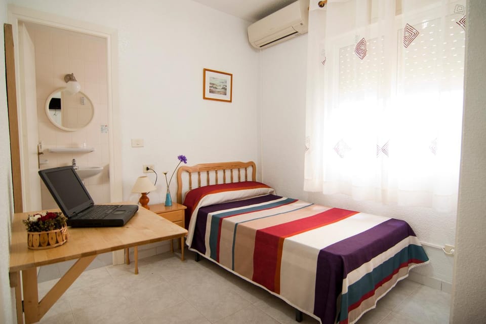 Bed, Photo of the whole room, air conditioner