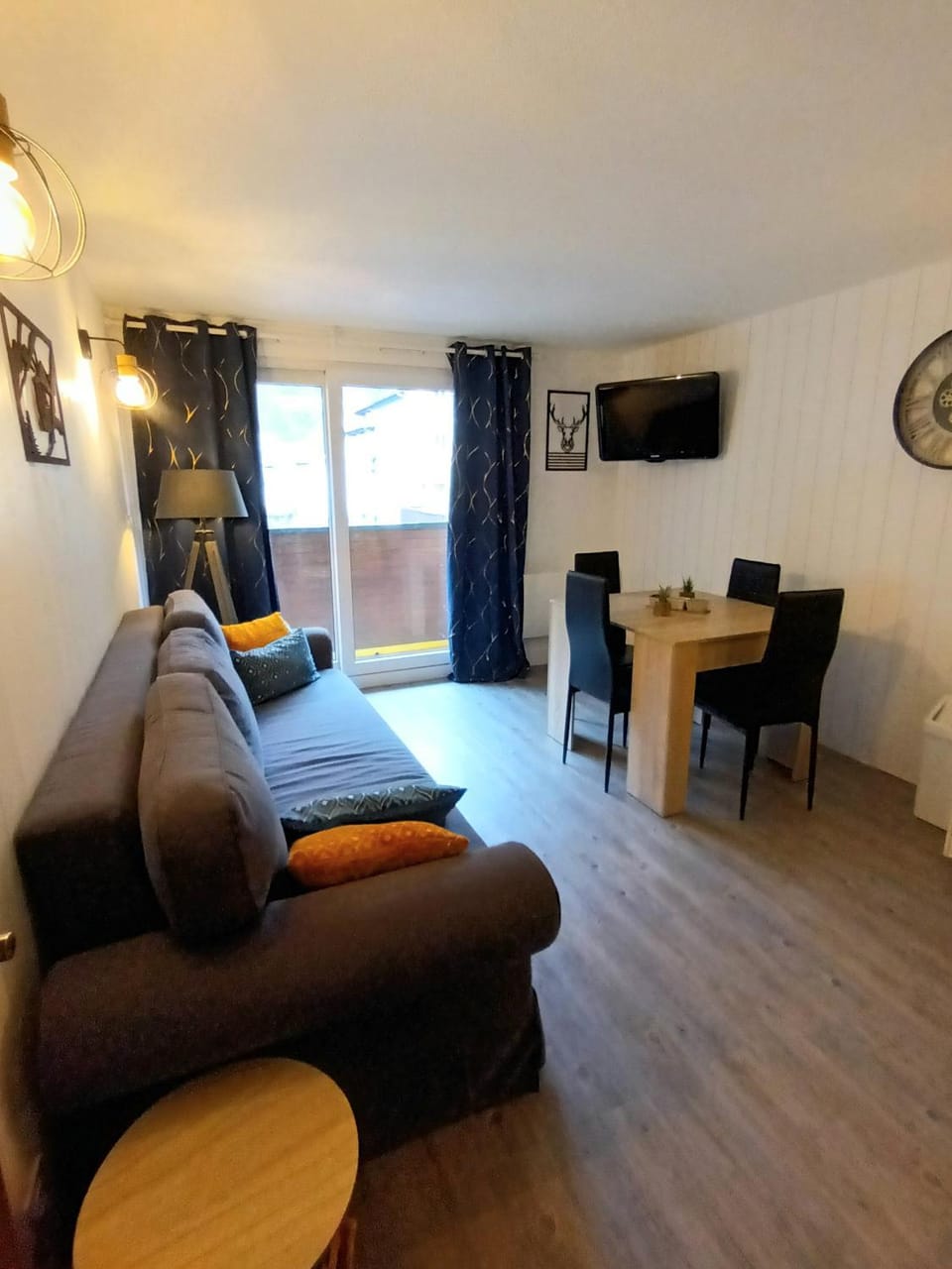 TV and multimedia, Living room, Dining area
