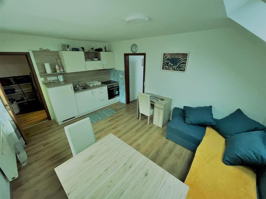 Kitchen or kitchenette, Living room