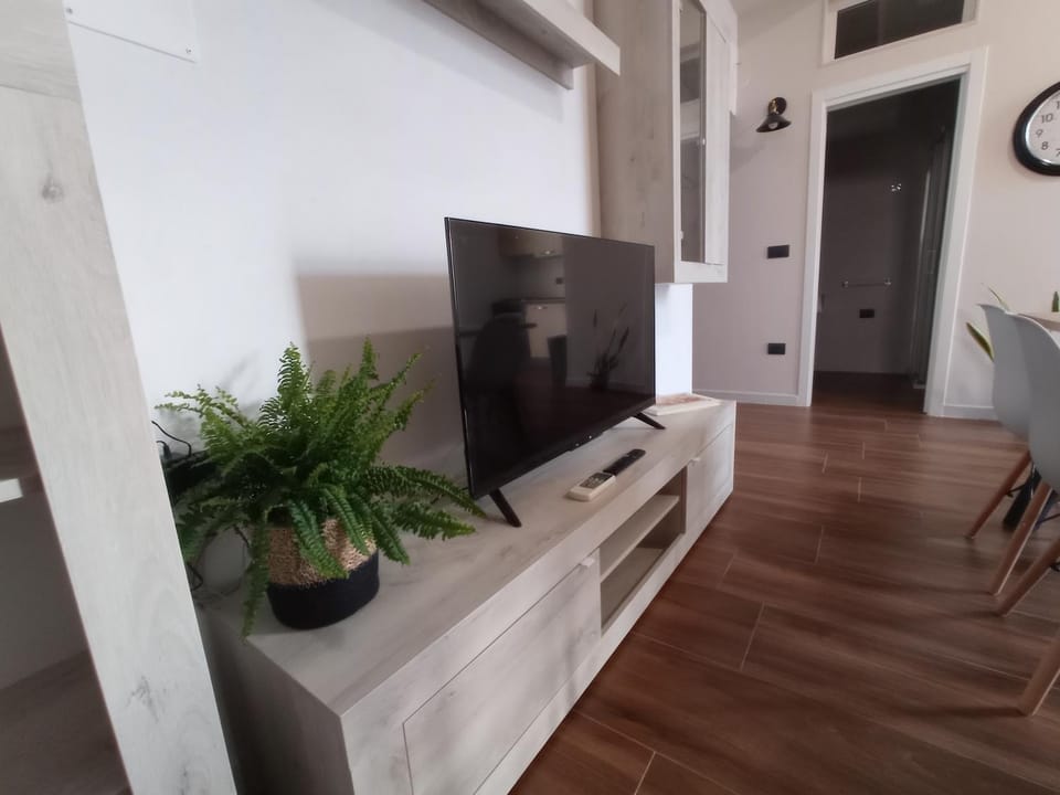 Communal lounge/ TV room, TV and multimedia, Living room, Seating area, Evening entertainment