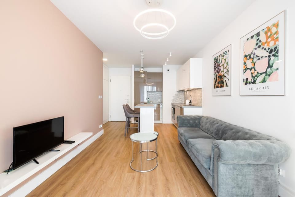 TV and multimedia, Living room, Seating area, Evening entertainment