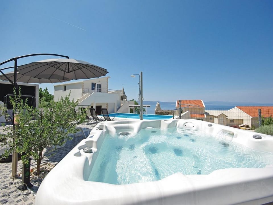 Hot Tub, Hot Tub