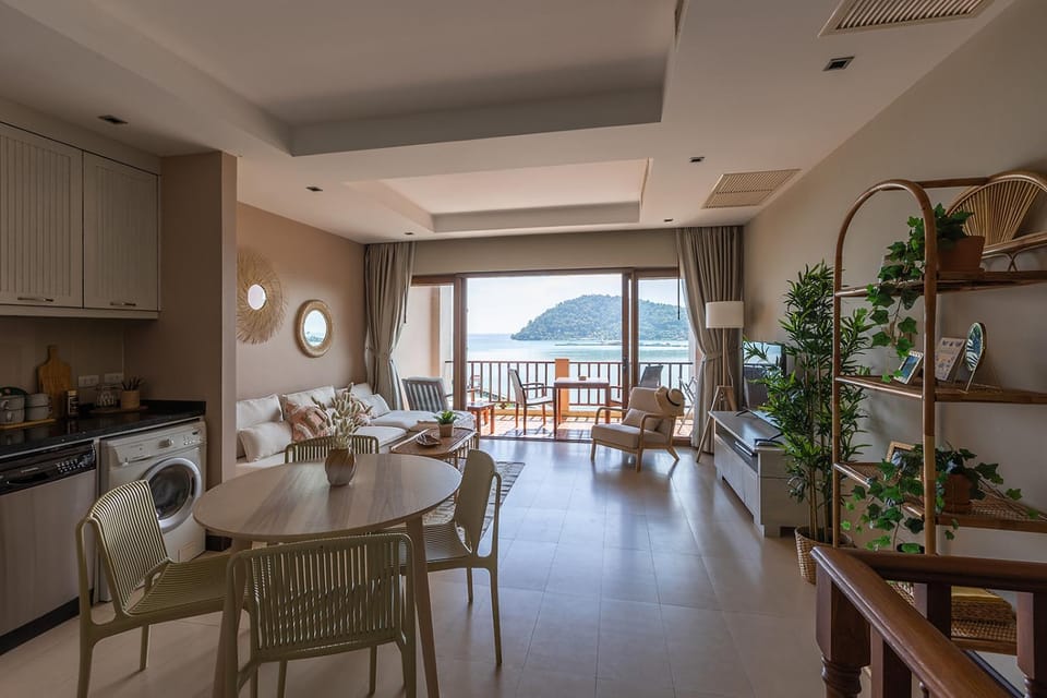 Kitchen or kitchenette, Living room, Dining area