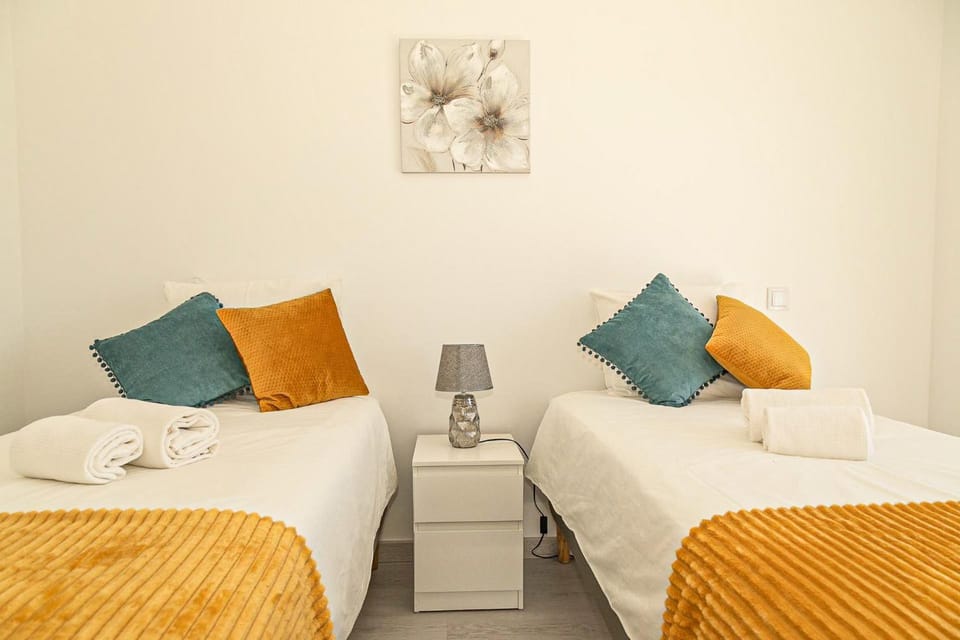 Photo of the whole room, Bedroom, towels