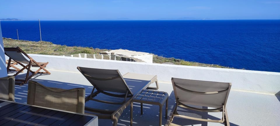 Sofia sea view apartment House in Milos