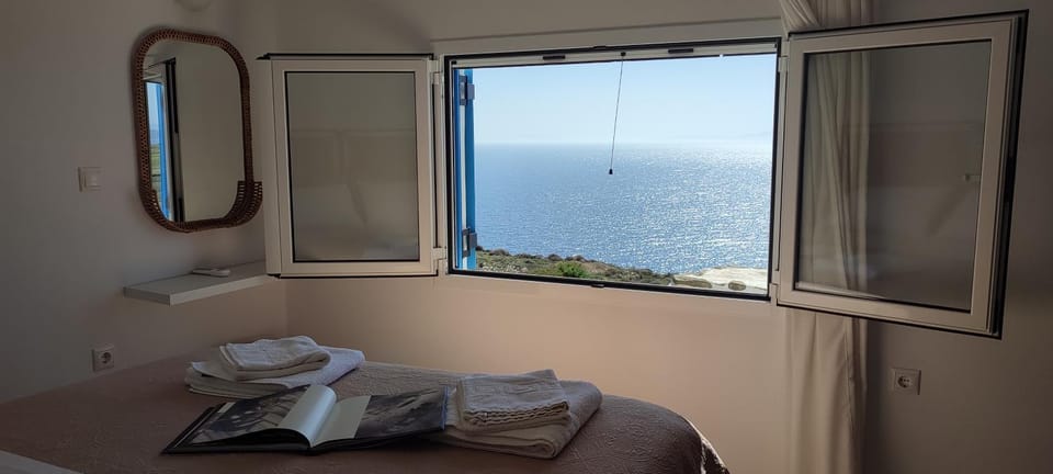 Sofia sea view apartment House in Milos