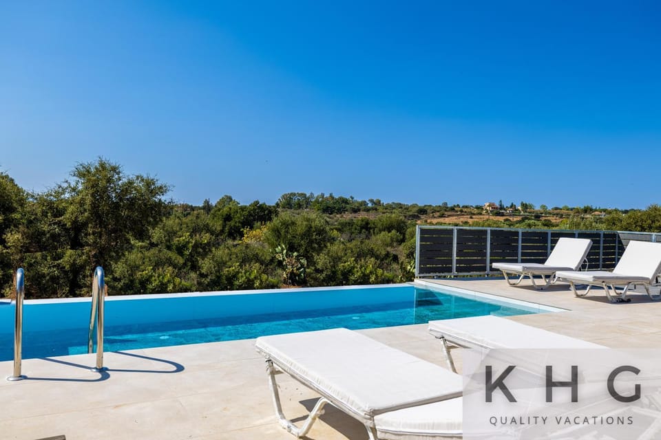Leo's Red stone & White stone made villas, 2 villas with private pool in Karavados village Villa in Cephalonia