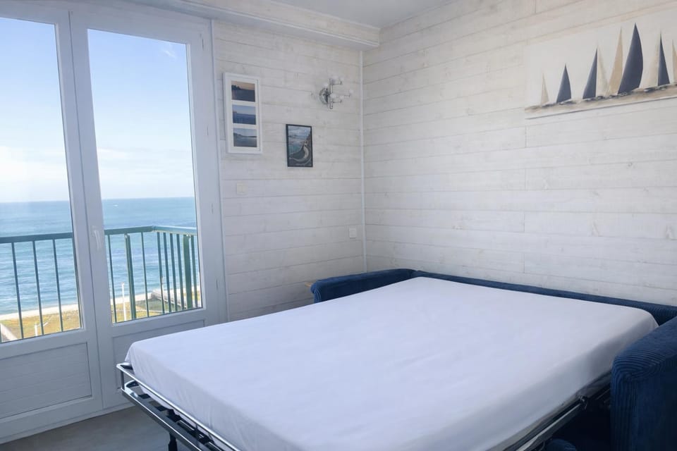 Studio Centre belle vue mer Apartment in Dinard