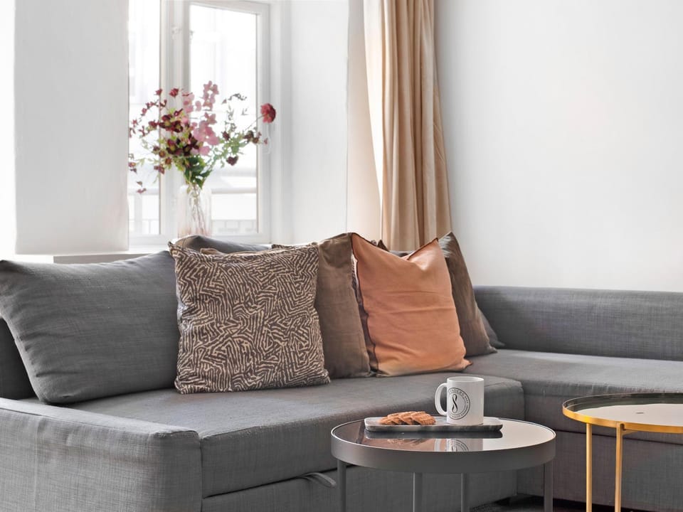 Restaurant/places to eat, TV and multimedia, Living room, Seating area, Bedroom, kitchen