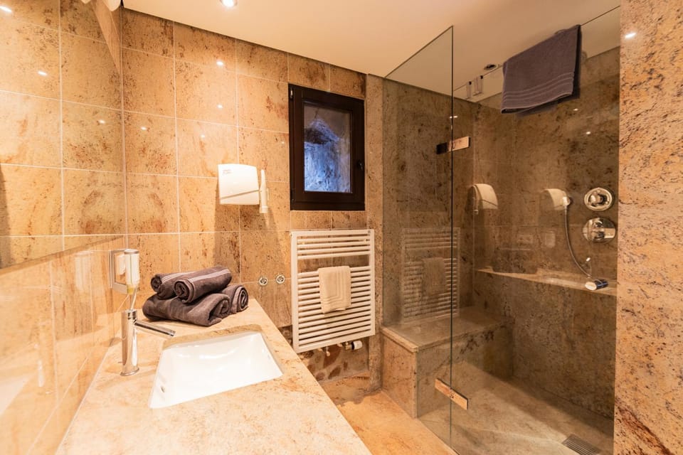 Shower, Bathroom, towels