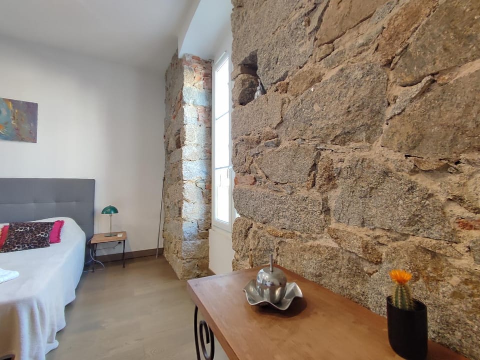 Studio de 25m2 - Extra centre - À 5 min à pied des plages - Commerces et restaurants sur place - Clim - Wifi - EXCEPTIONNEL Apartment in Ajaccio