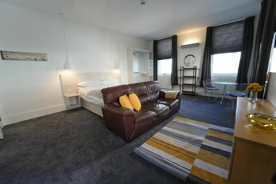 Living room, Photo of the whole room, Bedroom