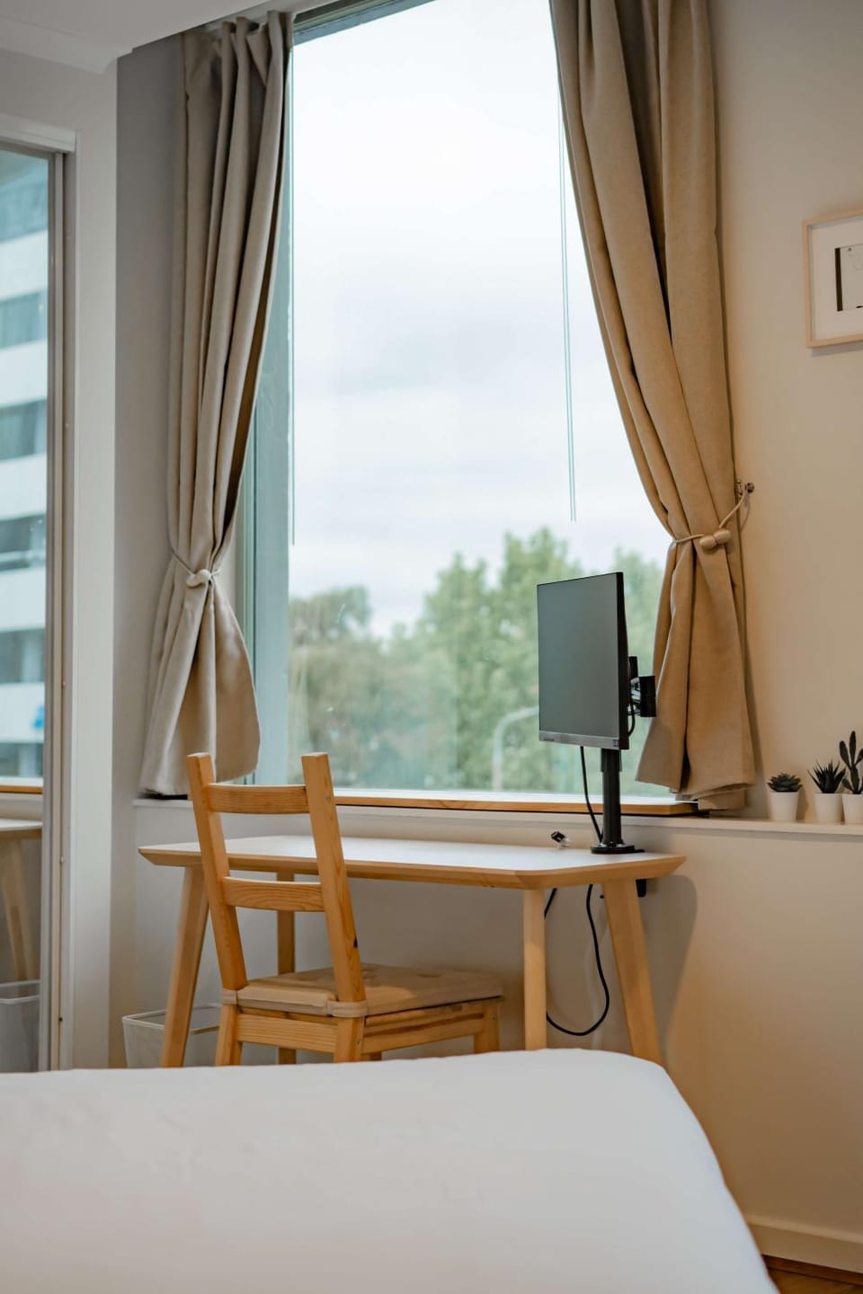 Central 2-Bed with Gym and Secure Parking Apartment in Canberra