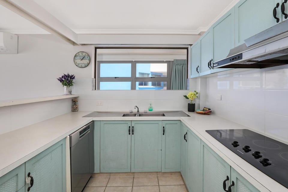 Spinnaker Beach Front Apartment in Sunshine Coast