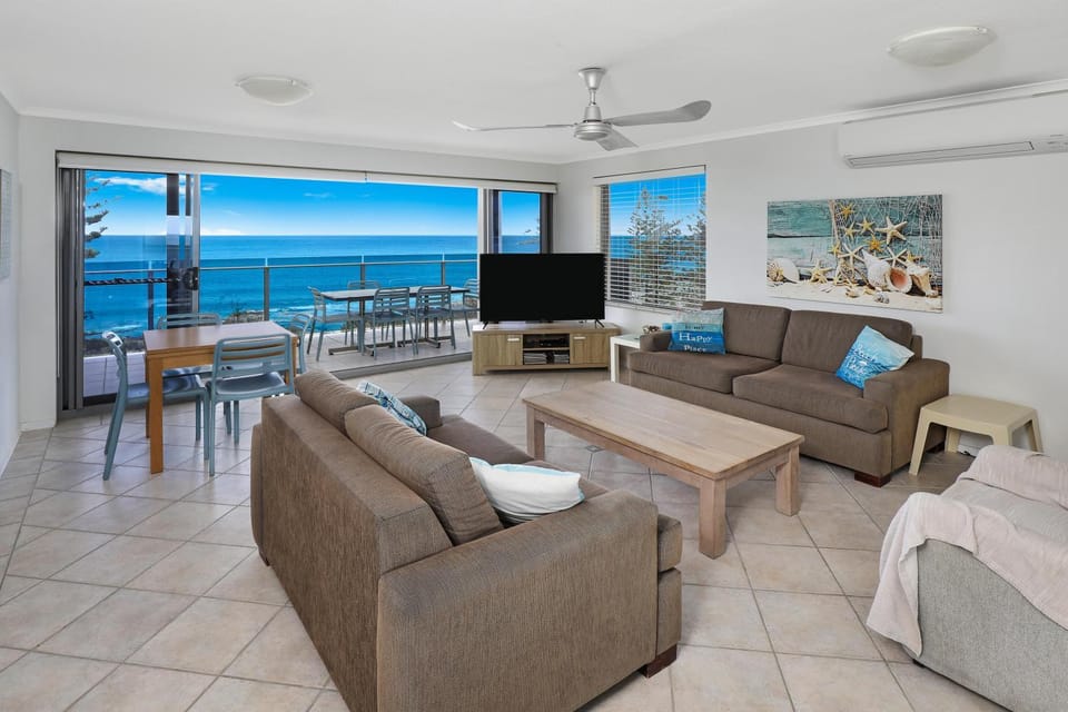 Spinnaker Beach Front Apartment in Sunshine Coast