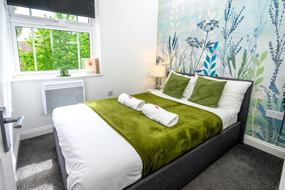 Bed, Bedroom, towels