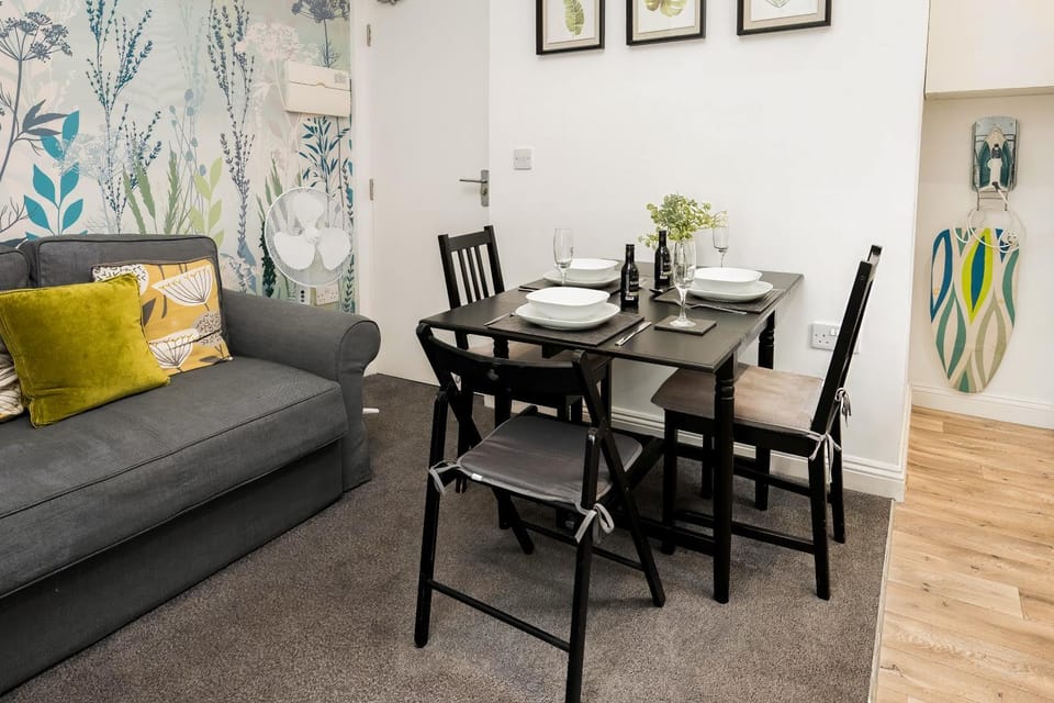 Living room, Seating area, Dining area, flat iron