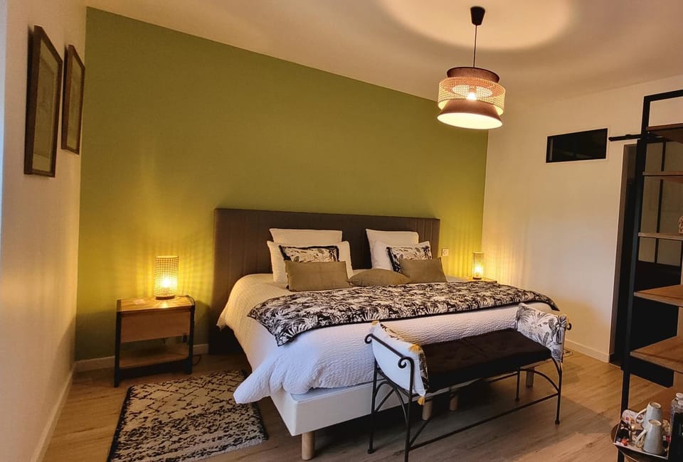 Bed, Photo of the whole room
