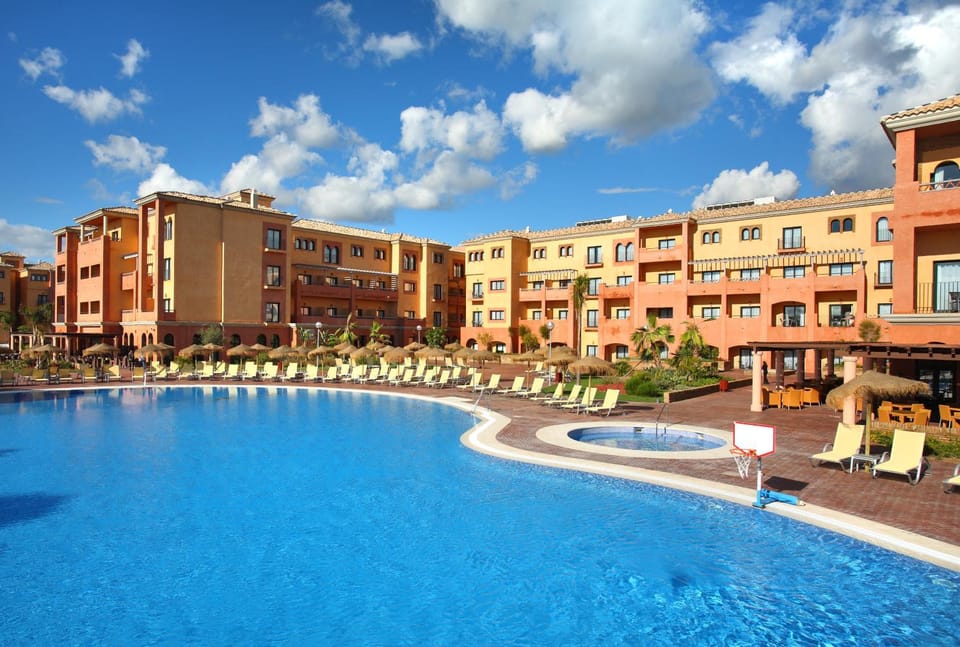 Swimming pool, Swimming pool