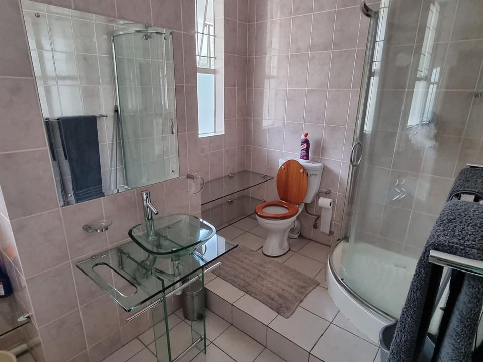 Shower, Toilet, Bathroom, Bath, towels