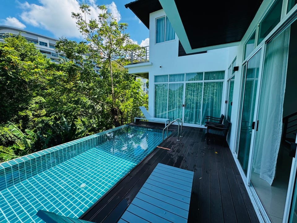 Day, Pool view, Swimming pool, sunbed