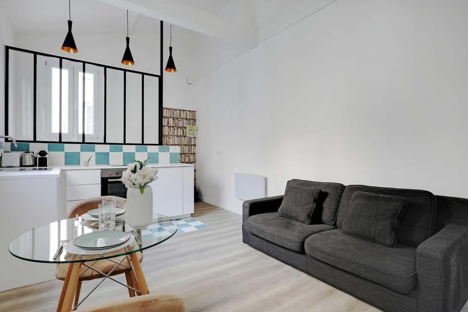 Kitchen or kitchenette, Living room, Seating area, Dining area