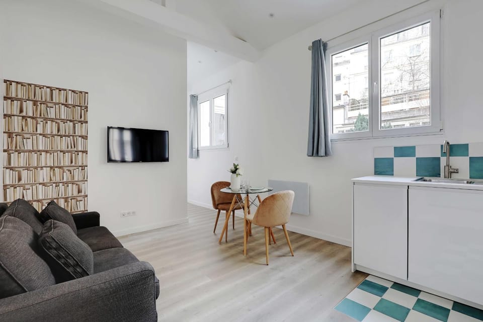 TV and multimedia, Kitchen or kitchenette, Living room, Seating area