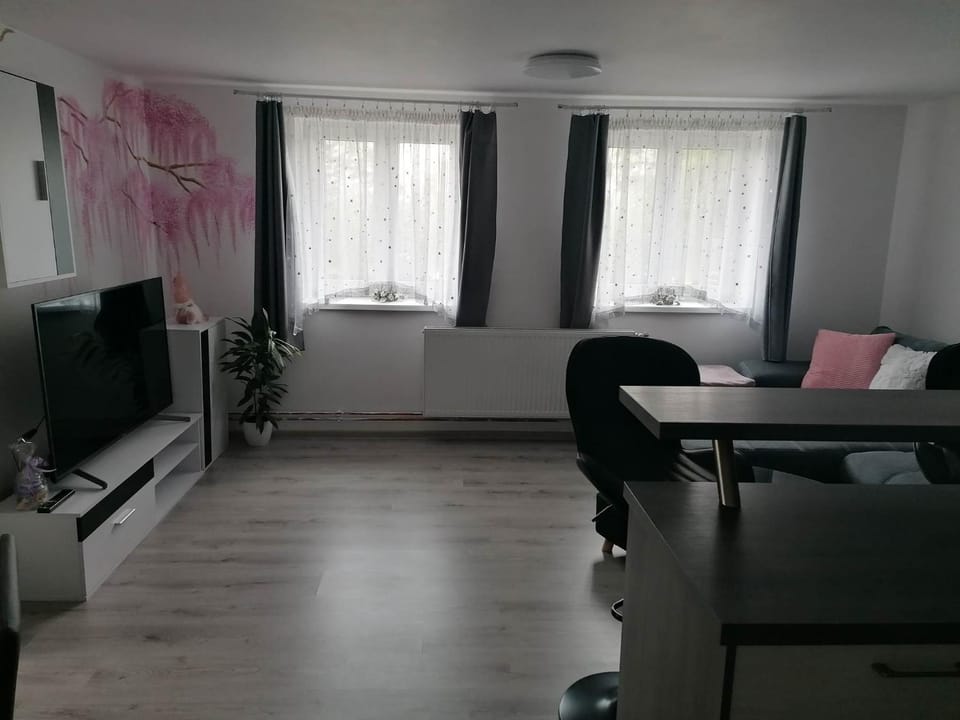 TV and multimedia, Living room, Internal: Not applicable to any particular room