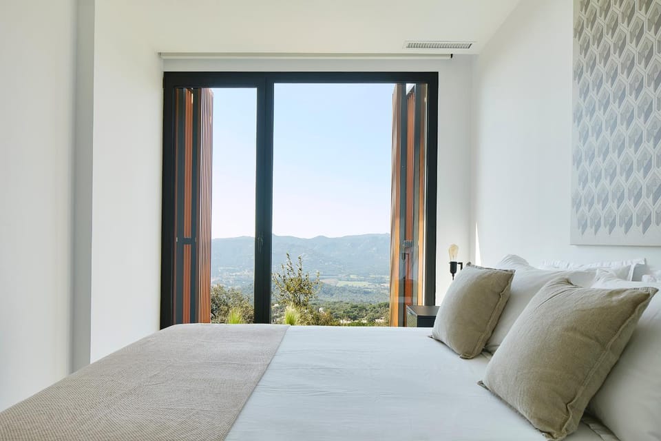 Bed, Natural landscape, Photo of the whole room, Bedroom, Mountain view