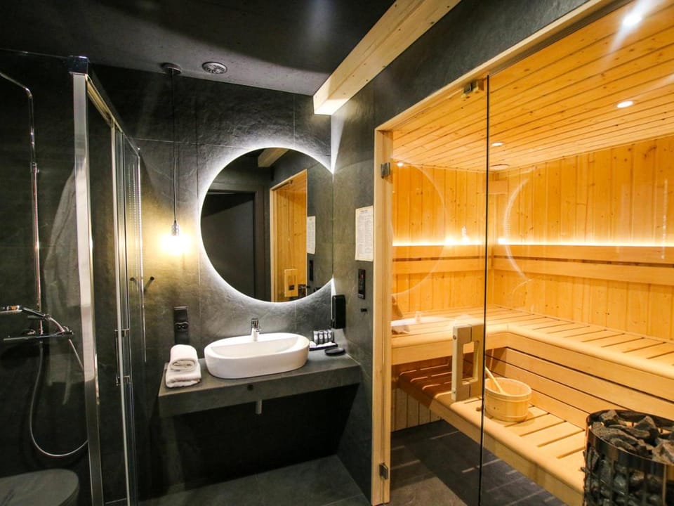 Shower, Toilet, Sauna, Bathroom, towels